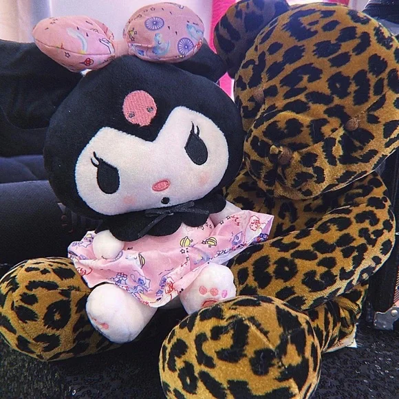 Kuromi Pink plushie 💕 - Picture 2 of 4